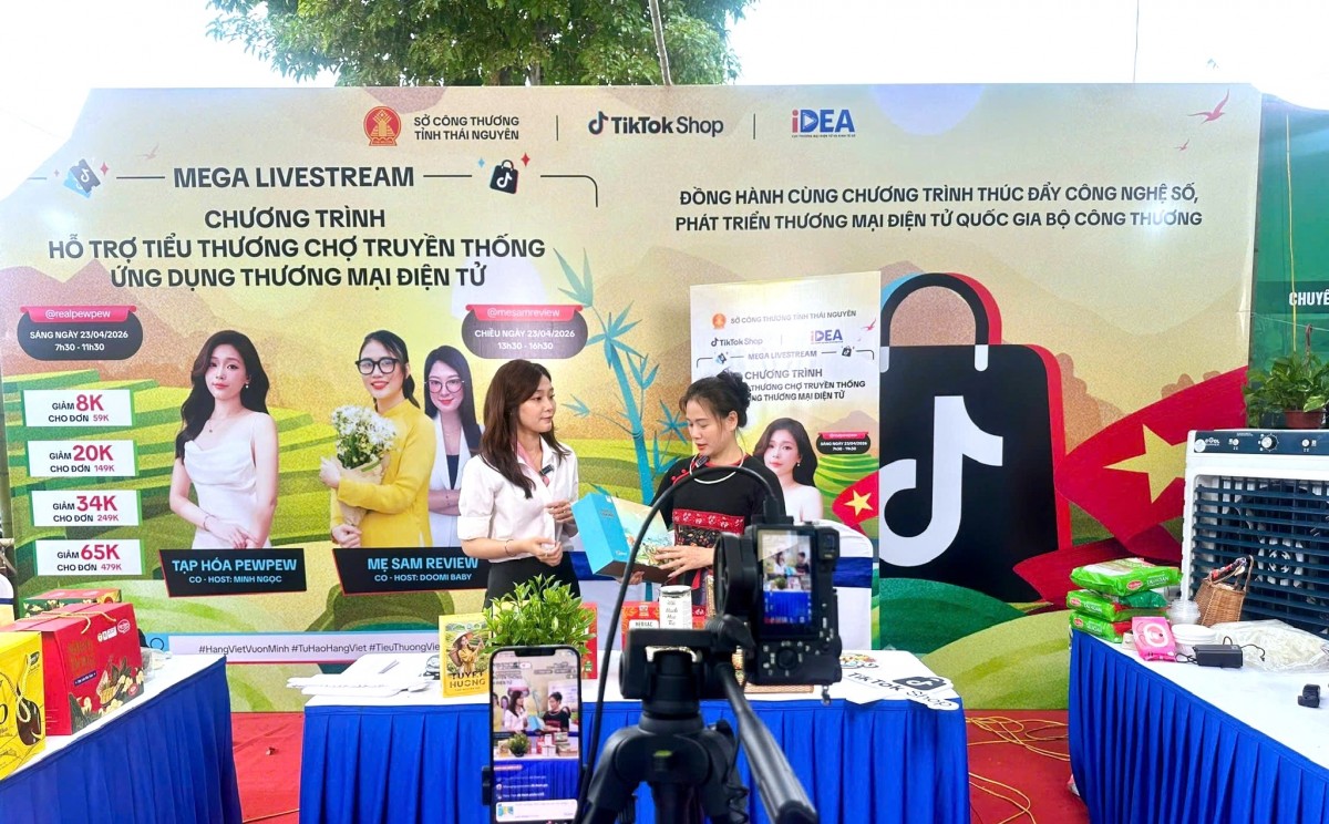 Một phiên livestream quảng bá sản phẩm tại Chương trình.