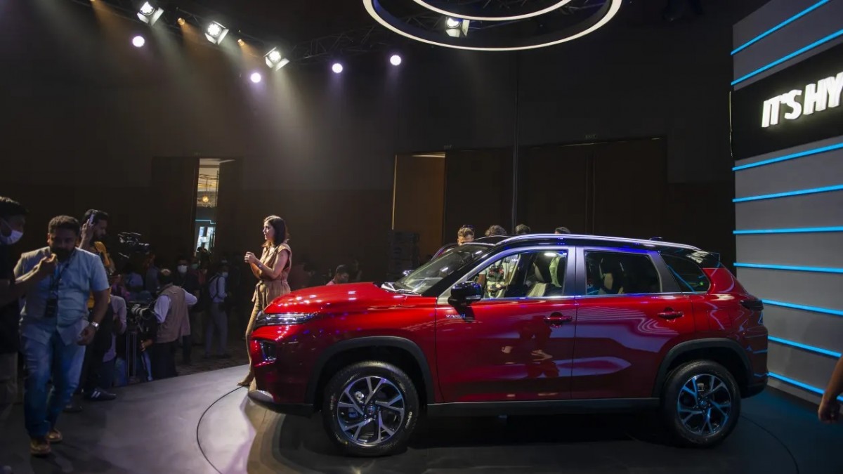 Các nhà sản xuất Nhật Bản, vốn đã thống trị thị trường ô tô Ấn Độ, là những nhà bán xe hybrid hàng đầu về số lượng.