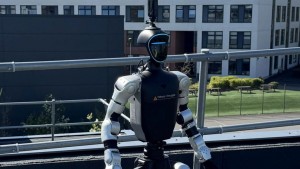 Robot hình người thu thập dữ liệu và quản trị tại công trường ở Anh
