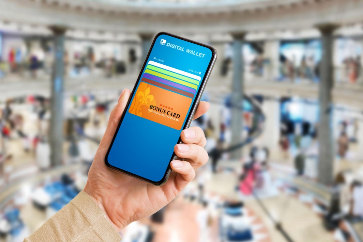 Tiền ảo thường tồn tại trong phạm vi khép kín như game hoặc hệ sinh thái điểm thưởng và không thể giao dịch rộng rãi.