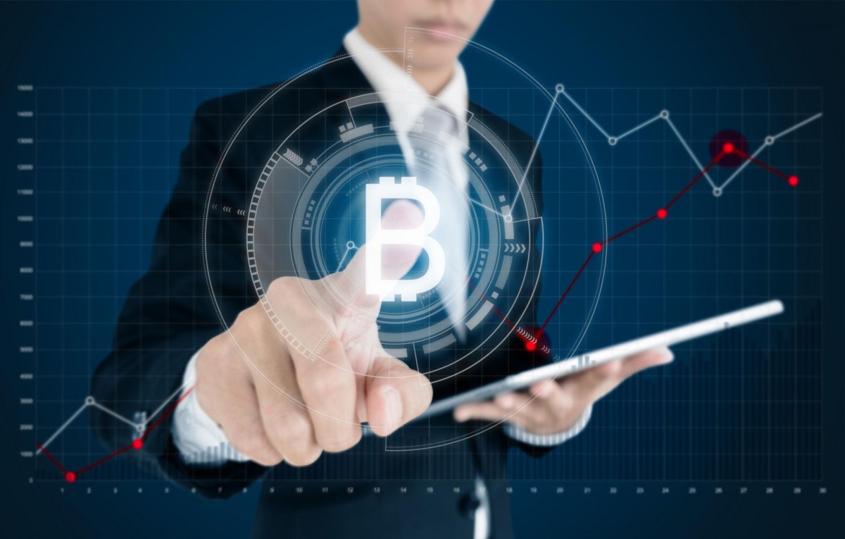 Bitcoin và Ethereum là hai đại diện phổ biến của tiền điện tử vận hành trên nền tảng blockchain.