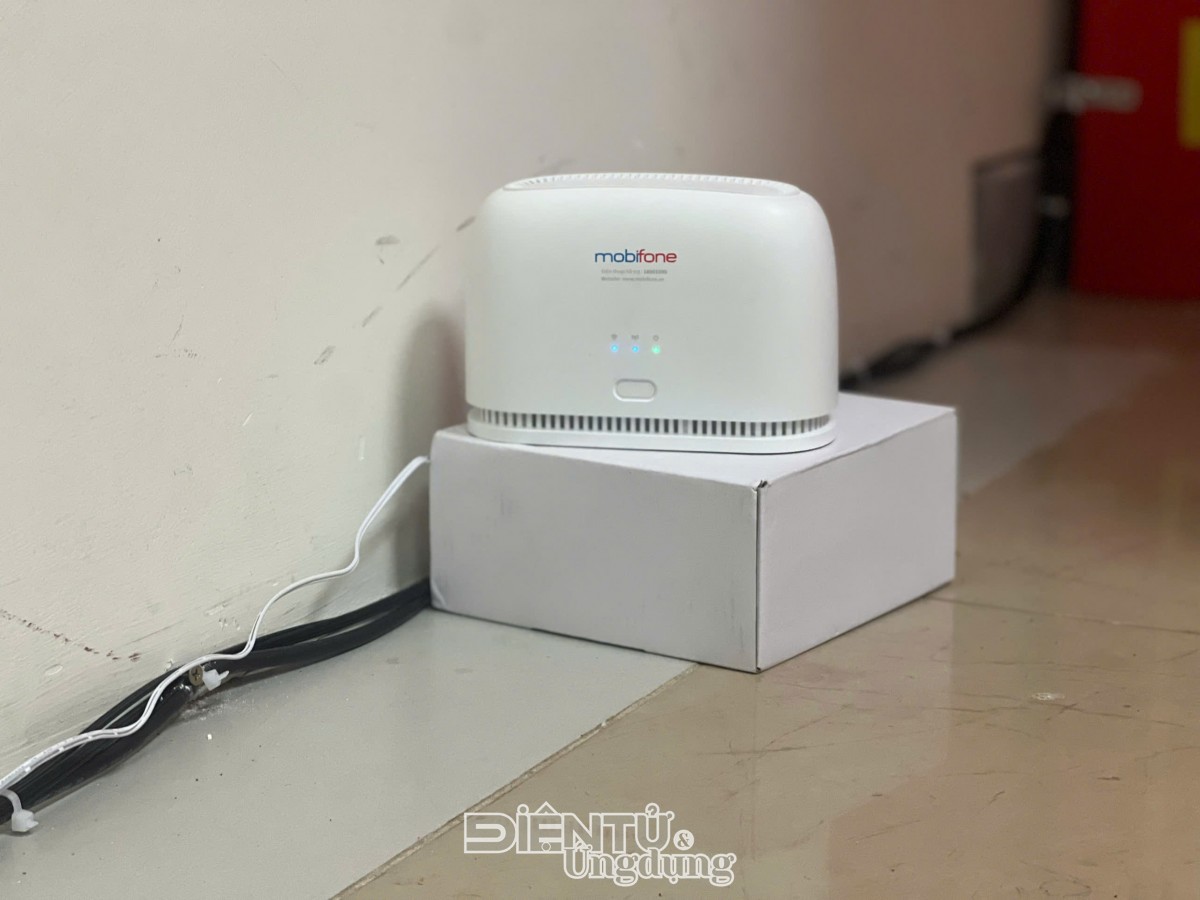 Thiết bị MobiFone FWA 5G CPE, một loại Modem Internet không dây cố định sử dụng công nghệ 5G.