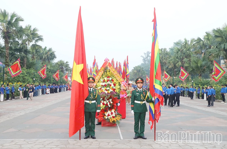 Lễ đón tiếp các đoàn đại biểu được tổ chức nghiêm túc, đúng quy định. Ảnh: Báo Phú Thọ