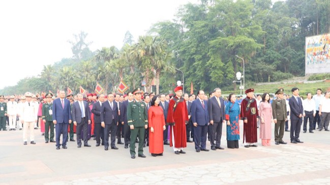 Tổng Bí thư, Chủ tịch nước Tô Lâm dâng hương tưởng niệm các Vua Hùng