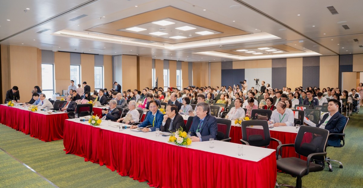 300 chuyên gia - bác sĩ tham dự Hội nghị khoa học Nội khoa toàn quốc lần thứ 14 tại BVĐK Hồng Ngọc - Phúc Trường Minh
