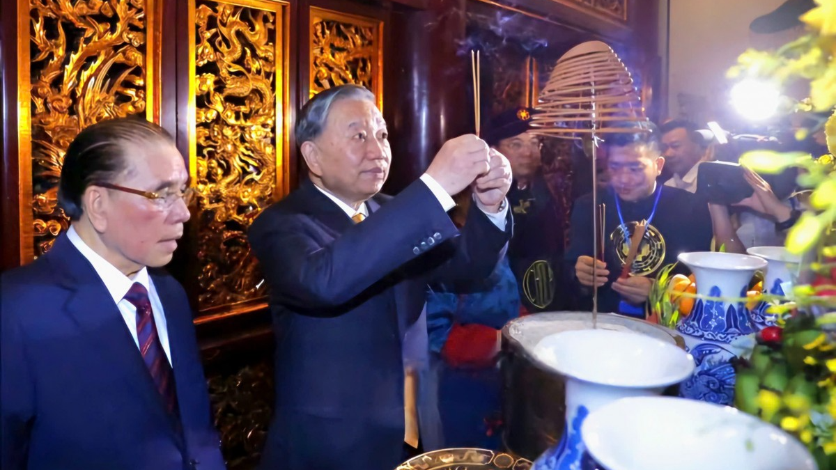 Tổng Bí thư, Chủ tịch nước Tô Lâm dâng hương trong Thượng Cung tại Đền Thượng