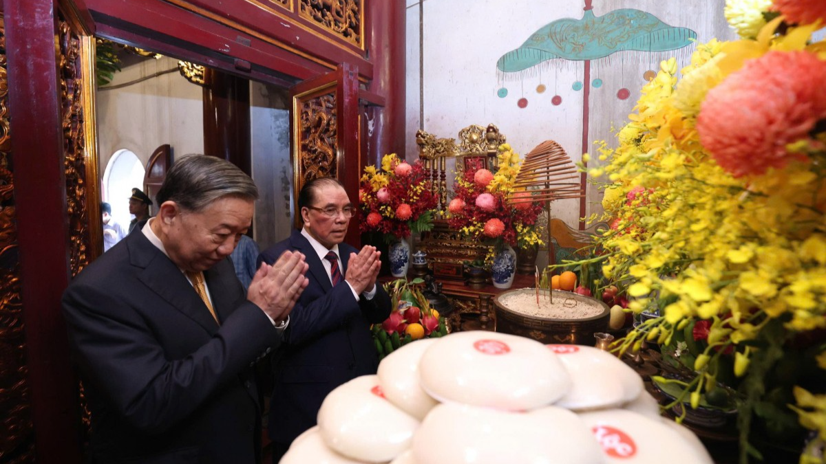 Tổng Bí thư, Chủ tịch nước Tô Lâm dâng hương trong Thượng Cung tại Đền Thượng