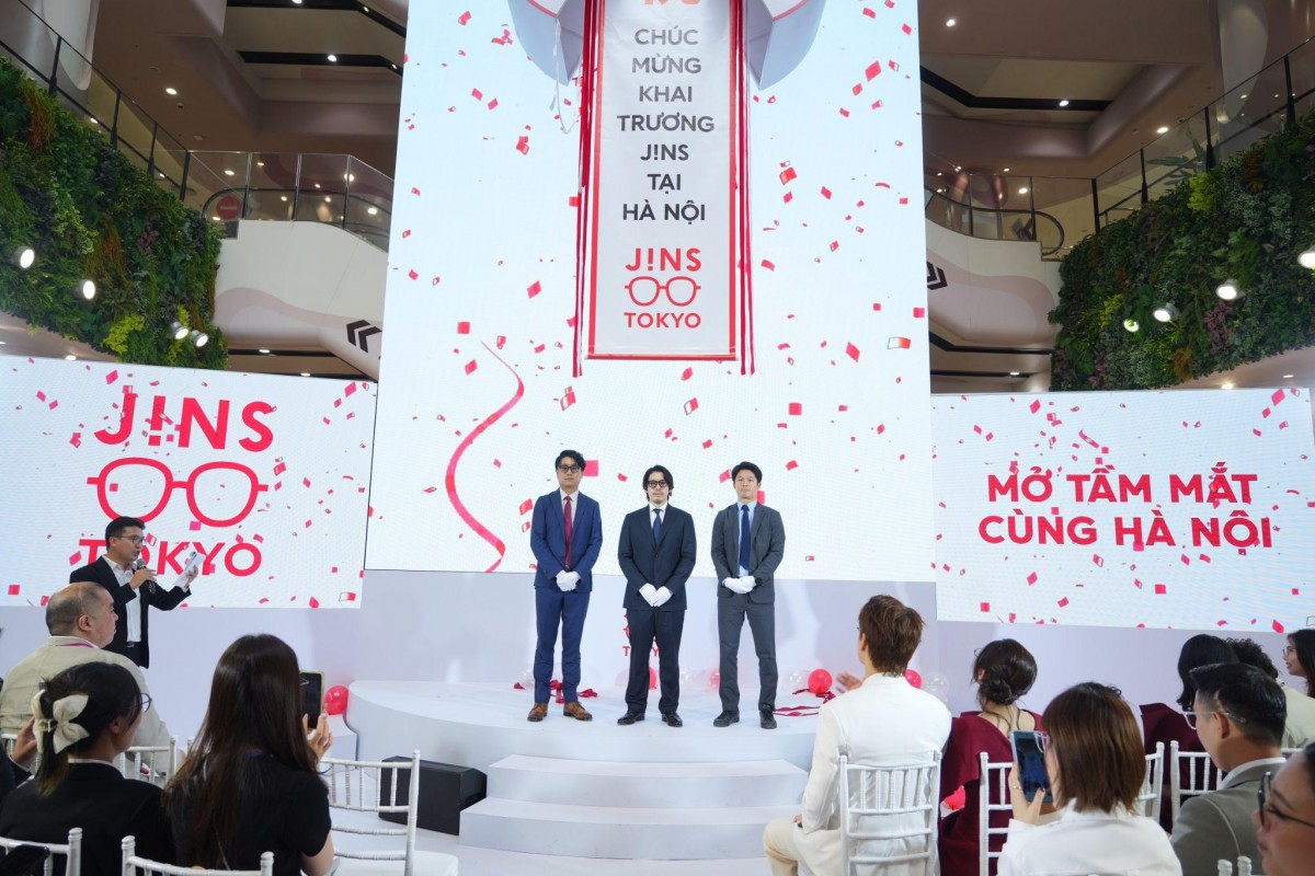 Thương hiệu kính mắt hàng đầu Nhật Bản Jins mở cửa hàng đầu tiên tại Hà Nội