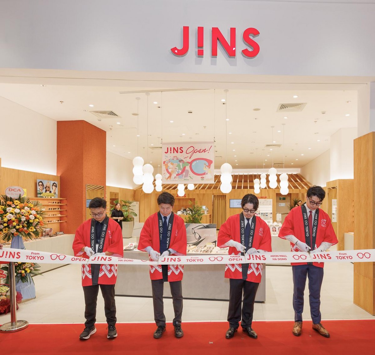 Thương hiệu kính mắt hàng đầu Nhật Bản Jins mở cửa hàng đầu tiên tại Hà Nội