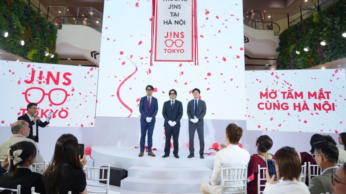 Thương hiệu kính mắt hàng đầu Nhật Bản Jins mở cửa hàng đầu tiên tại Hà Nội