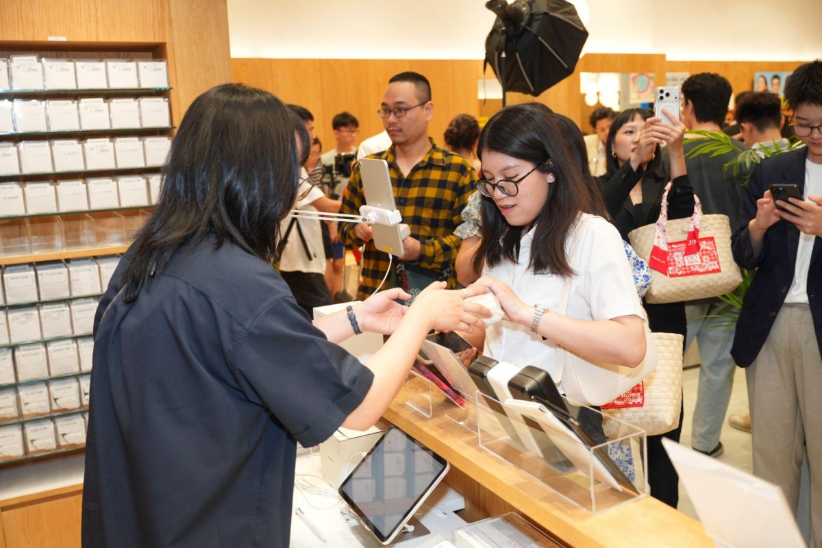 Thương hiệu kính mắt hàng đầu Nhật Bản Jins mở cửa hàng đầu tiên tại Hà Nội