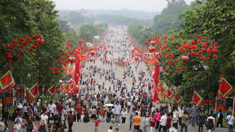 Lượng khách đến với Phú Thọ dịp Giỗ Tổ Hùng Vương 2026 tăng gần 12% so với năm 2025. Ảnh: Thành Biên