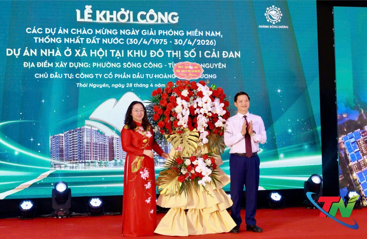 Đồng chí Vương Quốc Tuấn, Ủy viên BCH Trung ương Đảng, Phó Bí thư Tỉnh ủy, Chủ tịch UBND tỉnh dự lễ khởi công Dự án Nhà ở xã hội tại phường Sông Công.