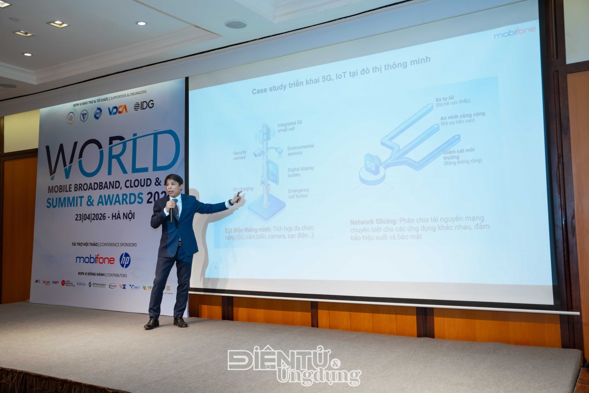 Mô hình cột điện thông minh tích hợp đa chức năng gồm anten 5G, camera an ninh, cảm biến môi trường và cổng sạc xe điện được ông Nguyễn Tuấn Huy giới thiệu như giải pháp thay thế hạ tầng phân tán, manh mún hiện nay tại các đô thị Việt Nam.