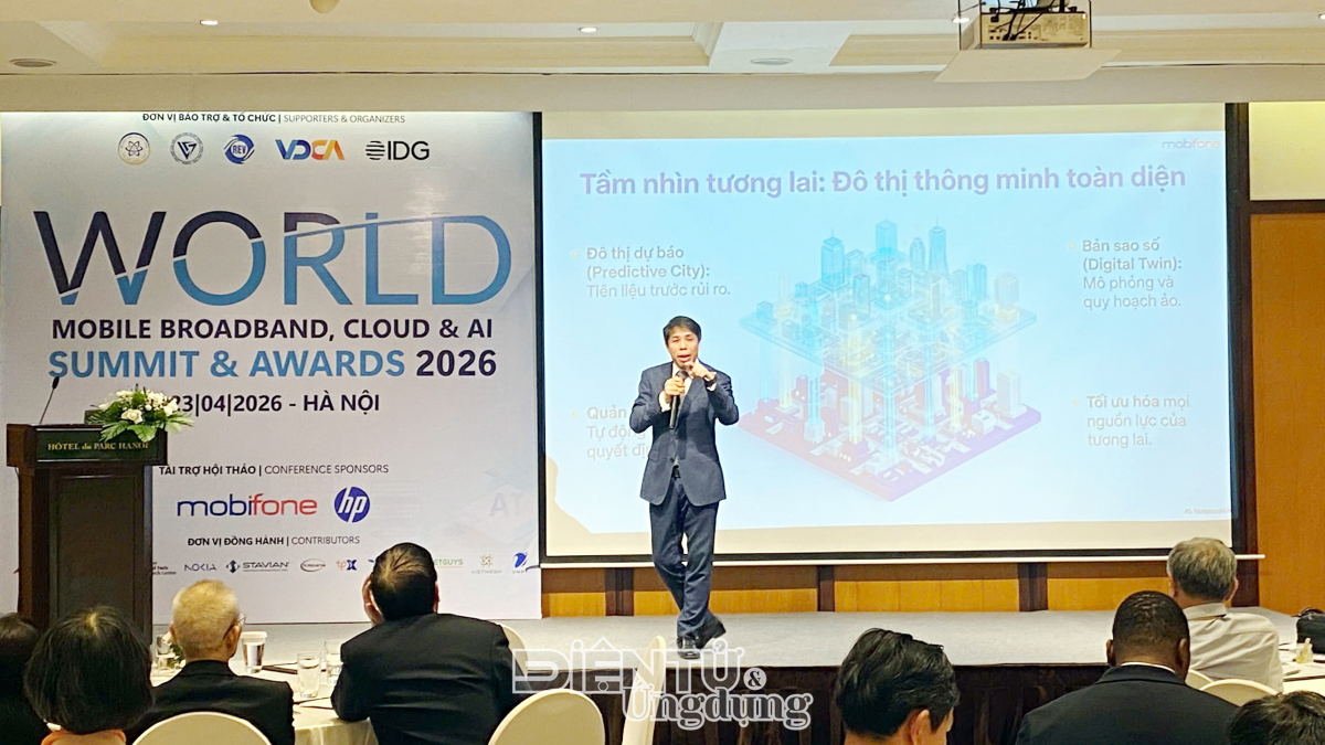 Ông Nguyễn Tuấn Huy chia sẻ tầm nhìn về đô thị thông minh toàn diện trong tương lai với bốn trụ cột gồm đô thị dự báo, bản sao số, quản trị AI và tối ưu hóa nguồn lực, hướng tới mục tiêu năm 2030 của Việt Nam.