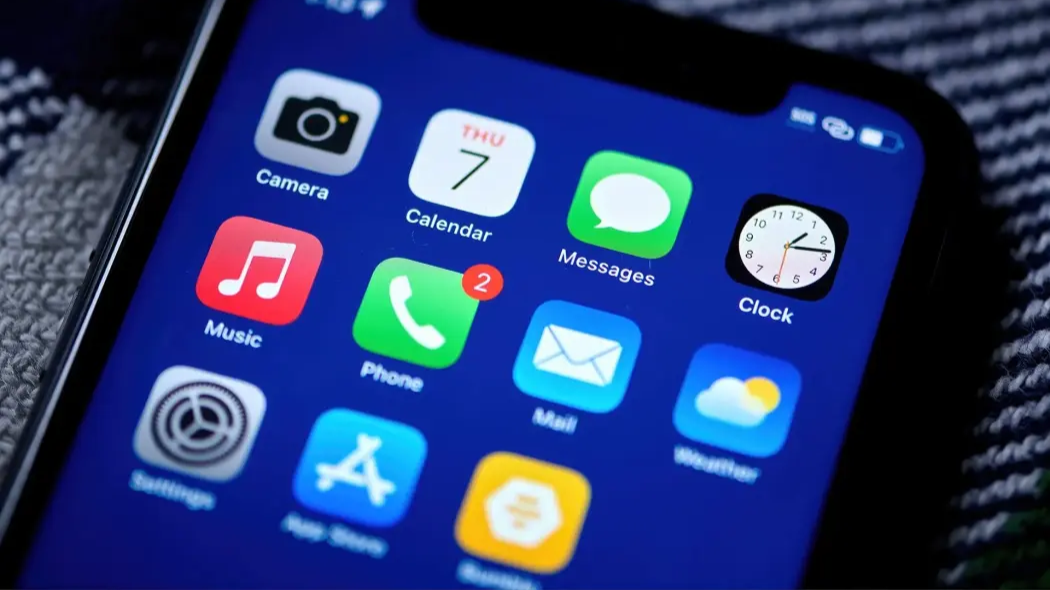 iOS là gì? Hệ sinh thái “kín cổng cao tường” của Apple kiểm soát iPhone đến đâu?