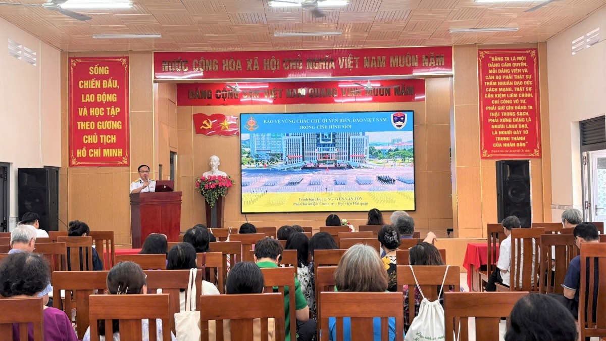Học viện Hải quân đẩy mạnh tuyên truyền biển, đảo tại Khánh Hòa