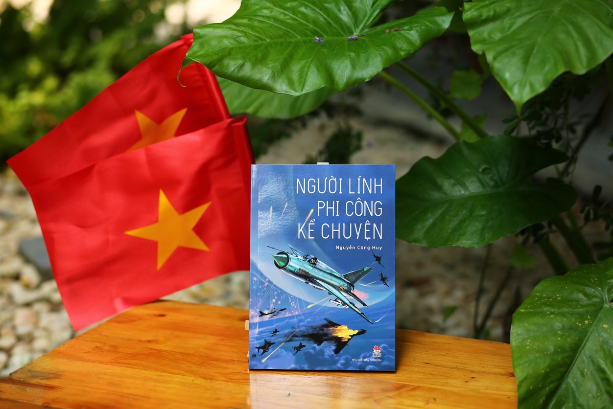NXB Kim Đồng ra mắt sách 'Vũ Xuân Thiều và chuyến bay bất tử' nhân kỷ niệm 51 năm thống nhất đất nước