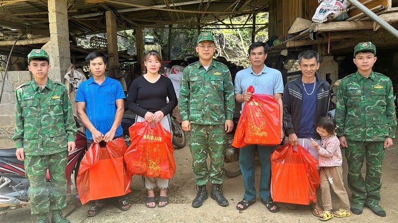 Cao Bằng: Giông lốc gây thiệt hại, biên phòng kịp thời hỗ trợ dân Quang Hán
