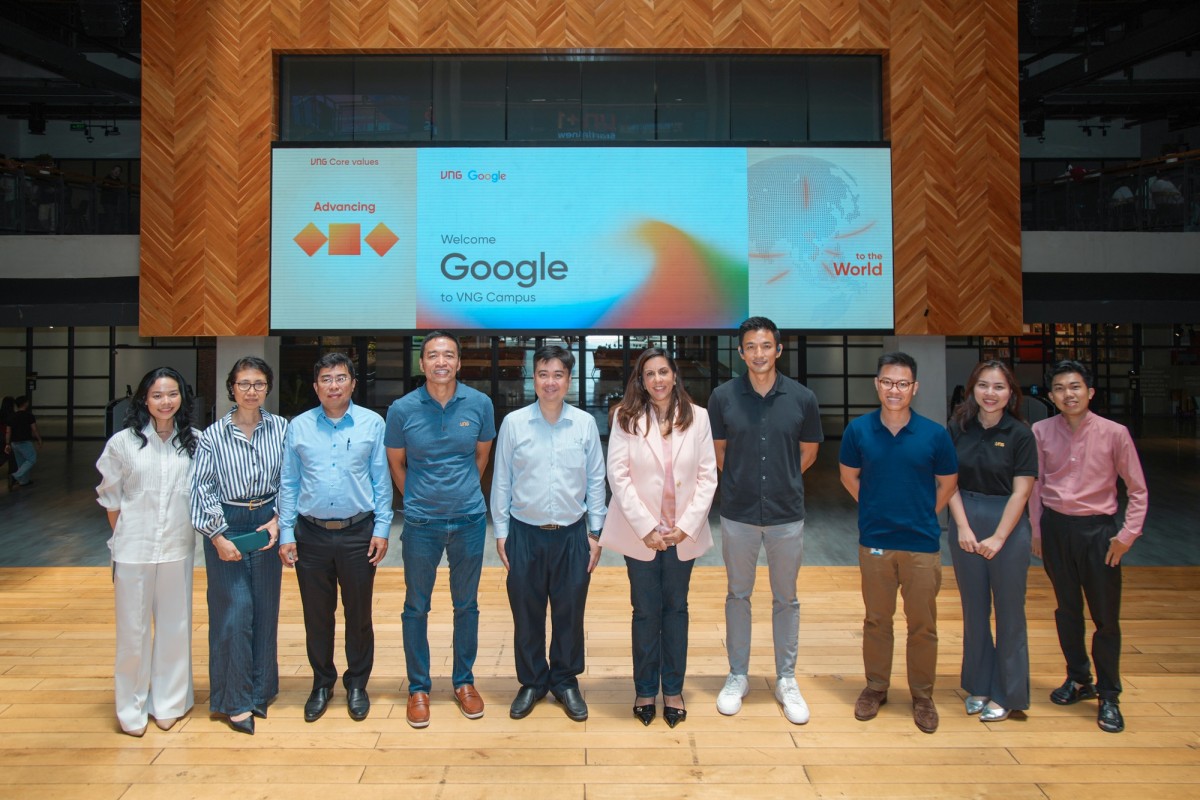Các đại diện từ Google, VNG và Đại học Quốc gia TPHCM trong buổi làm việc tại VNG Campus.
