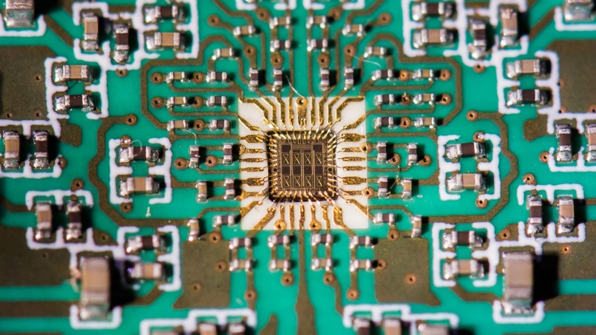 Chip silicon-germanium đạt 500 Gbps, mở đường cho trung tâm dữ liệu và mạng 6G