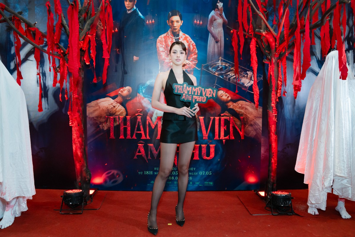 Việt Hương, Đàm Vĩnh Hưng, H’Hen Niê và nhiều sao Việt đến xem phim ‘Thẩm mỹ viện âm phủ’