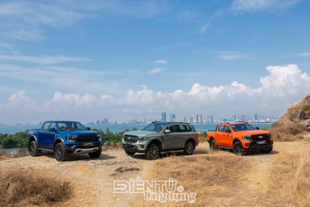 Ford ra mắt Ranger Raptor V6, Everest Platinum+ và Wildtrak diesel mới, giá từ 1,093 tỷ đồng