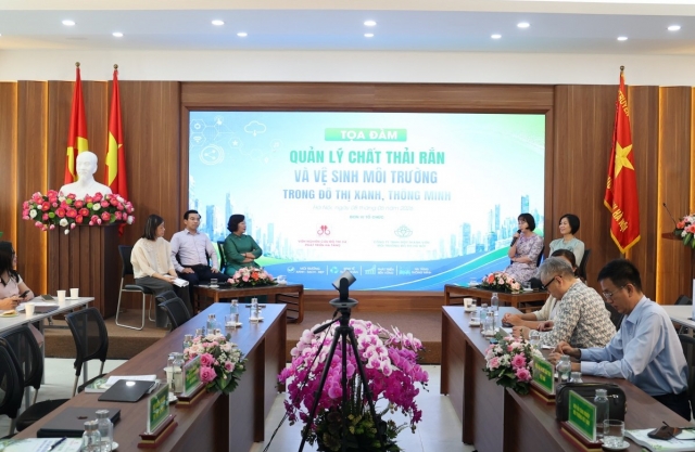 Hà Nội đặt mục tiêu hiện đại hóa hệ thống thu gom, vận chuyển rác