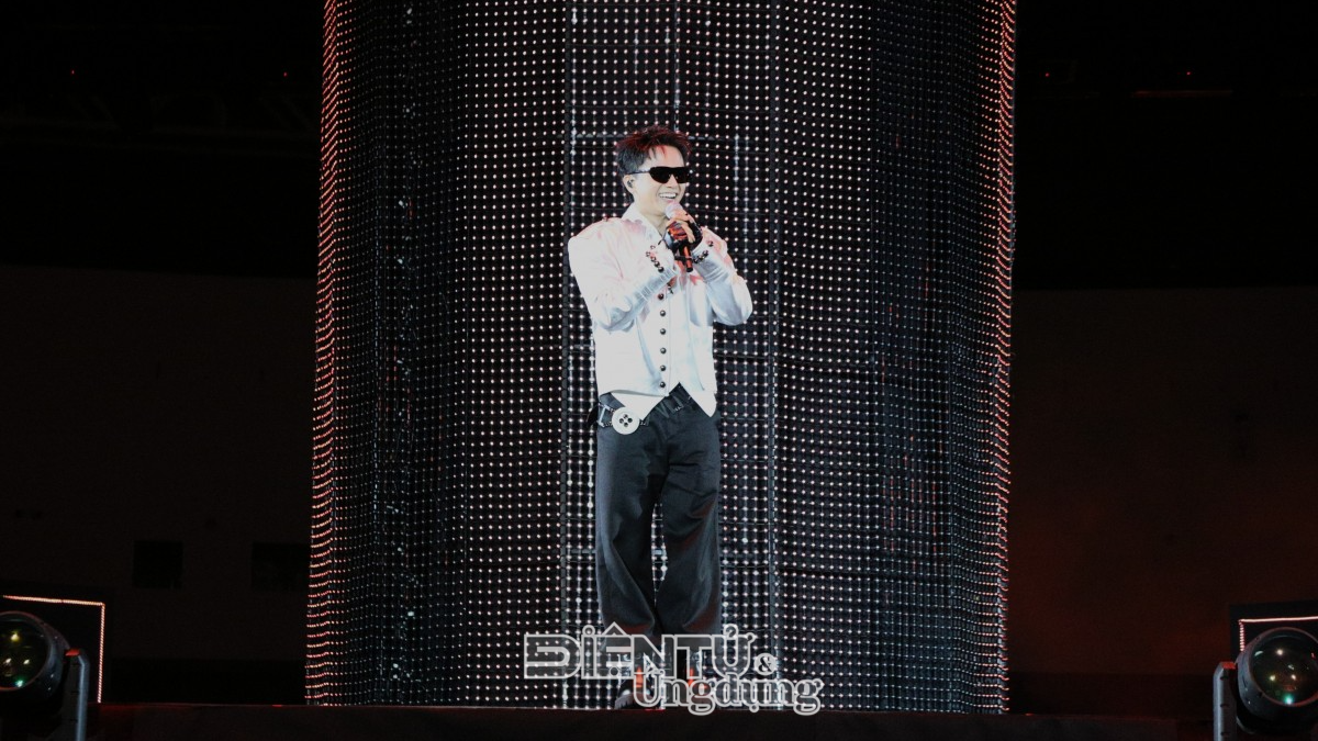 Ca sĩ Bùi Công Nam trình diễn tại Concert “LEGEND OF DRAGONS: THE AWAKENING”. Ảnh: Thành Biên