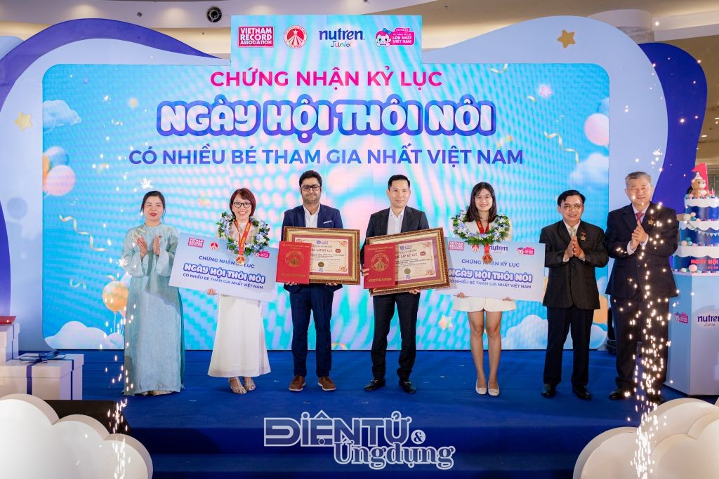 Ngày hội thôi nôi quy tụ hàng trăm gia đình Việt