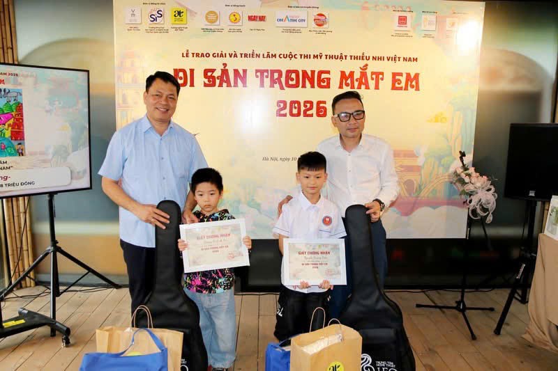 Trưng bày tranh “Di sản trong mắt em”