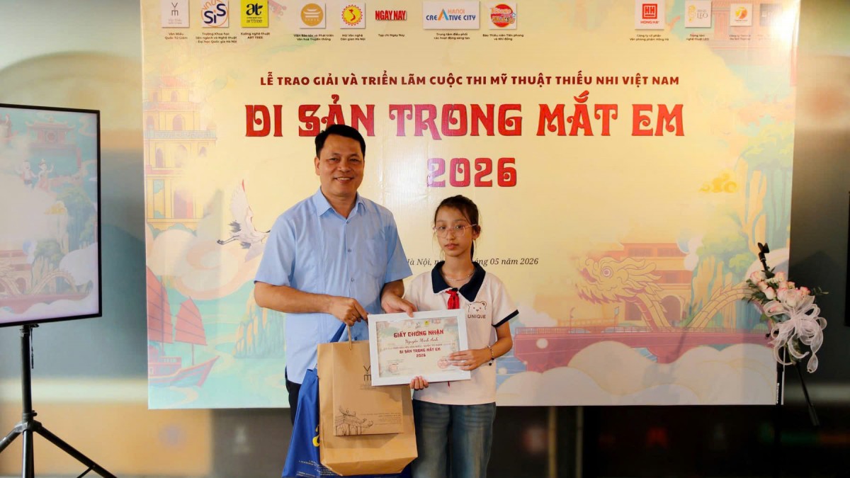 Trưng bày tranh “Di sản trong mắt em”