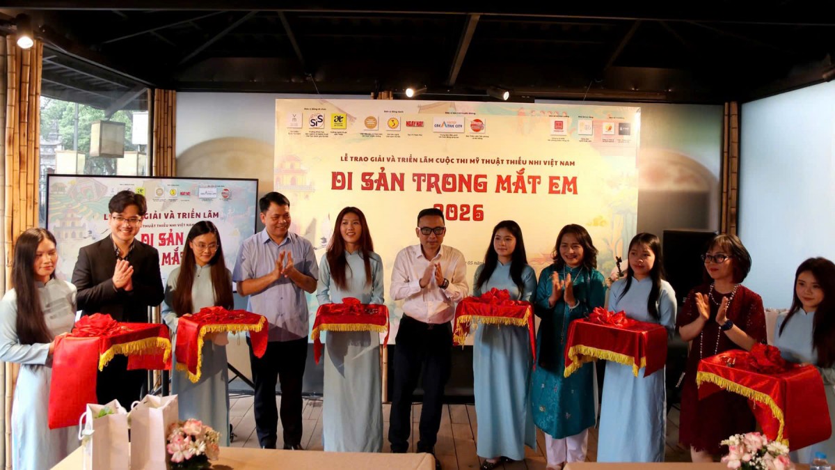 Trưng bày tranh “Di sản trong mắt em”