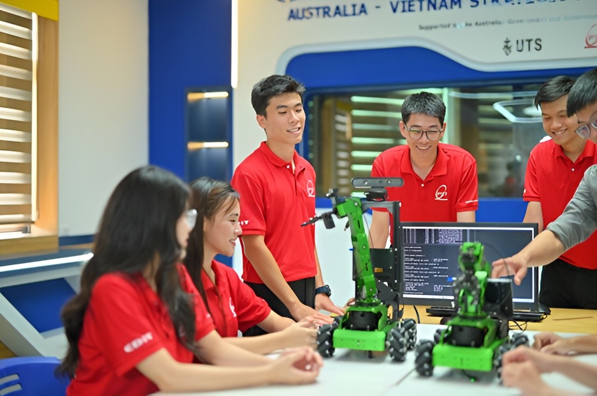 PTIT mở 7 ngành học gắn với công nghệ chiến lược quốc gia: Từ drone tự hành đến điện ảnh số