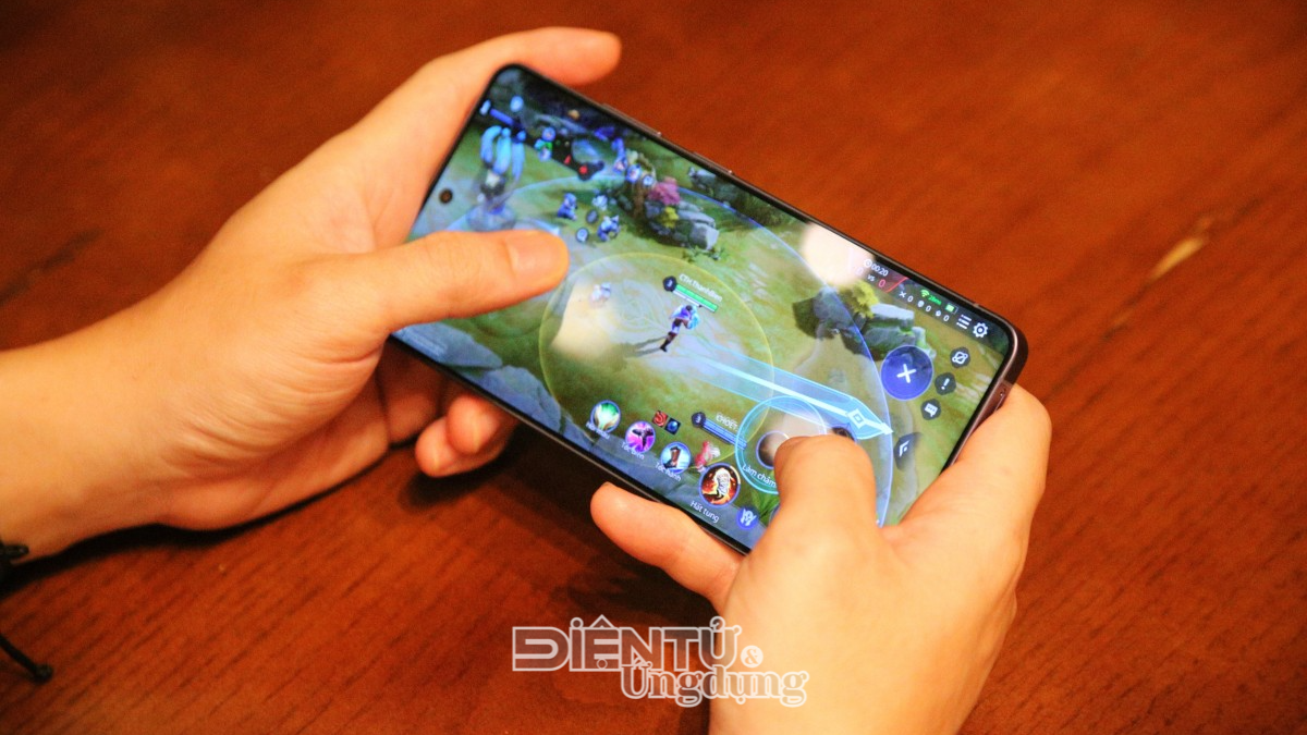 Trải nghiệm Samsung Galaxy S26 Ultra với tựa game Liên quân Mobile. Ảnh: Thành Biên