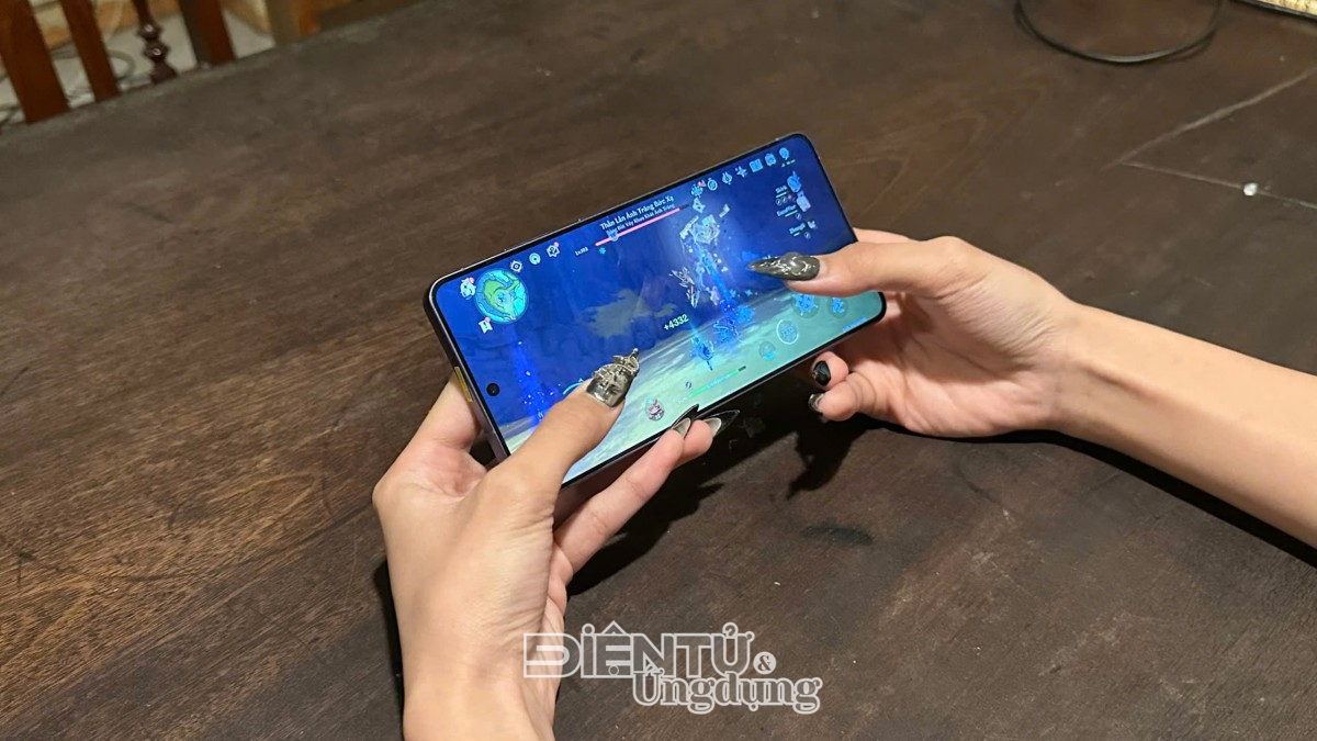 Trải nghiệm Samsung Galaxy S26 Ultra với tựa game Genshin Impact. Ảnh: Thành Biên
