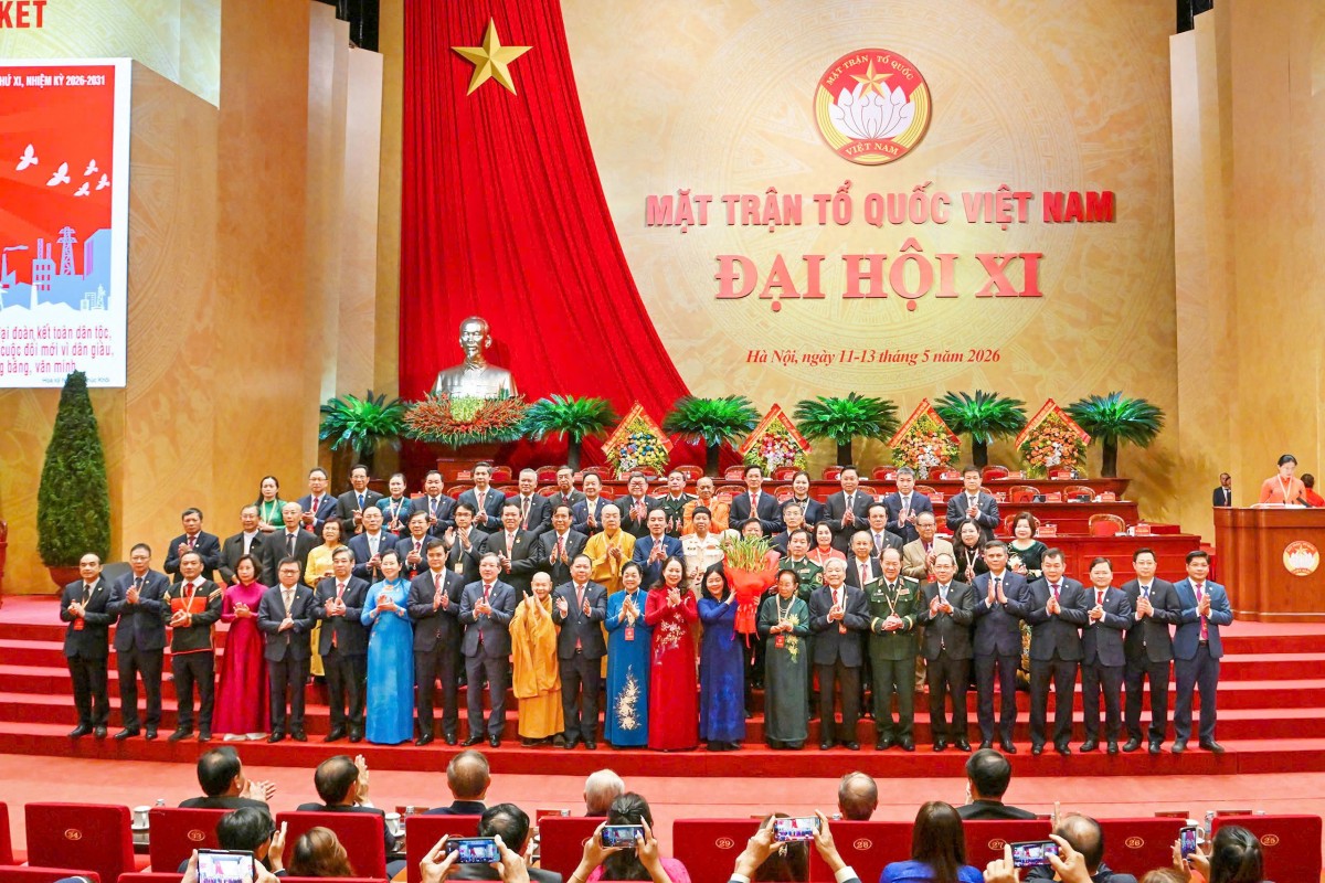 Phó Chủ tịch nước Võ Thị Ánh Xuân tặng hoa chúc mừng Đoàn Chủ tịch Ủy ban Trung ương MTTQ Việt Nam nhiệm 2026 - 2031. (Ảnh: daibieunhandan.vn) Phó Chủ tịch nước Võ Thị Ánh Xuân tặng hoa chúc mừng Đoàn Chủ tịch Ủy ban Trung ương MTTQ Việt Nam nhiệm 2026 - 2031. (Ảnh: daibieunhandan.vn)