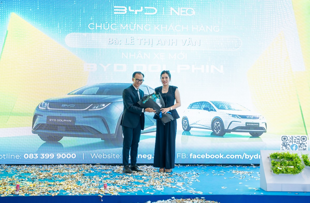 Lễ bàn giao xe cho khách hàng tại lễ khai trương BYD NEG Cần Thơ
