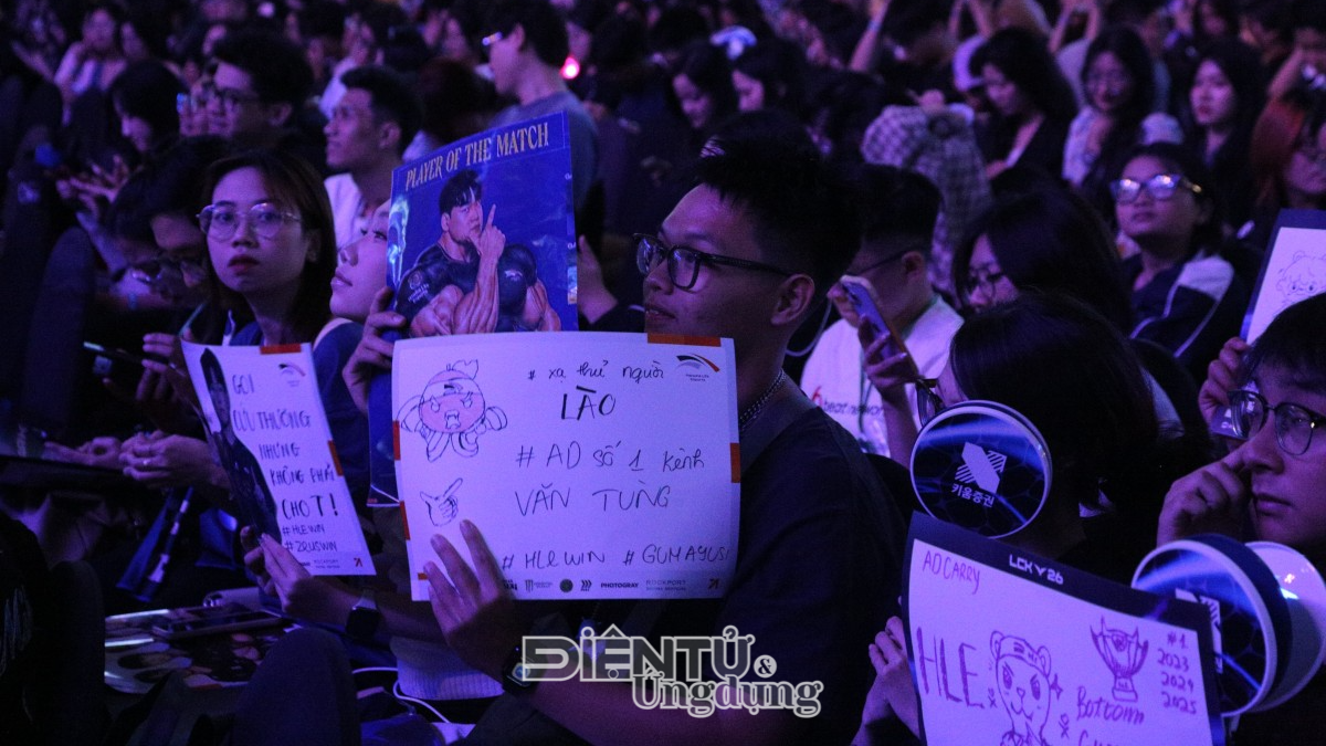 Không khí cổ vũ cuồng nhiệt tại KIWOOM DRX Homefront Presented By TV360. Ảnh: Thành Biên