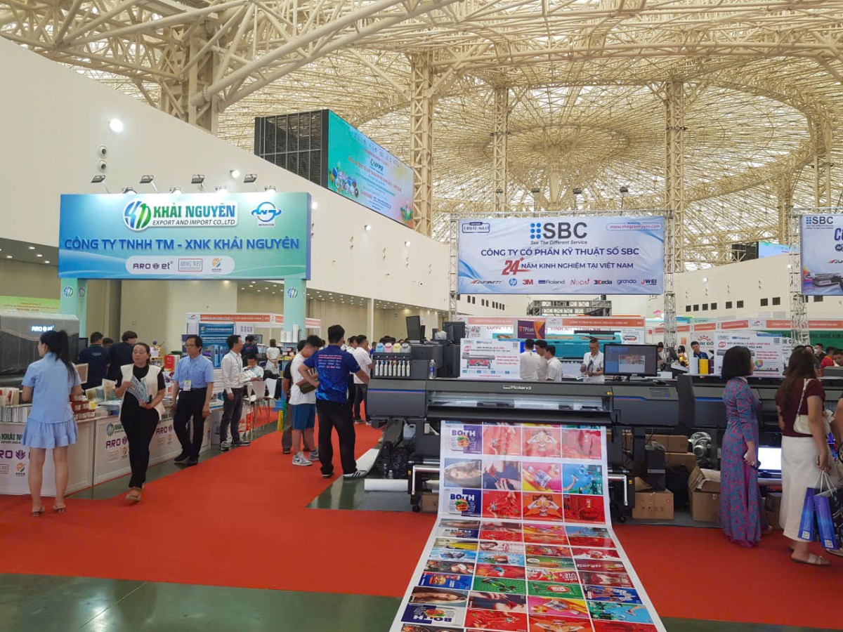  “Triển lãm quốc tế Giấy và Bao bì Việt Nam lần 3 – VPPE 2026” và “Triển lãm quốc tế Thiết bị và Công nghệ Quảng cáo Việt Nam lần 10 – VietAd 2026 – Hà Nội” quy tụ hơn 500 gian hàng với gần 1.000 thương hiệu đến từ hơn 10 quốc gia.