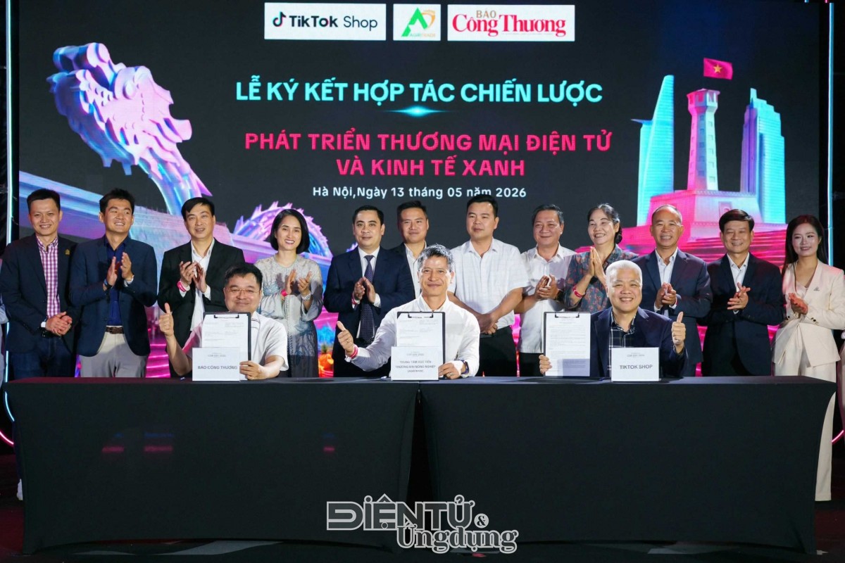 Các đối tác cùng đại diện TikTok Shop tại lễ ký kết hợp tác chiến lược phát triển thương mại điện tử và kinh tế xanh