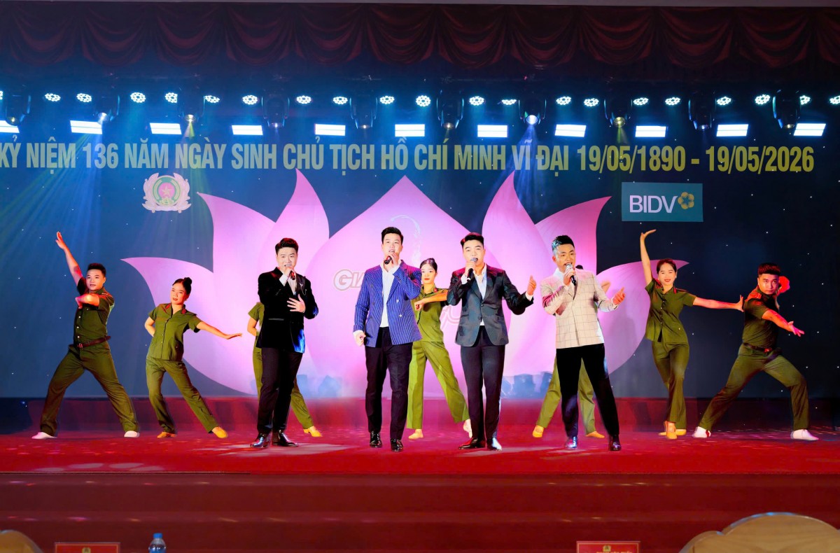 'Giai điệu tháng 5' - Tự hào 78 năm Công an nhân dân thực hiện 6 điều Bác dậy