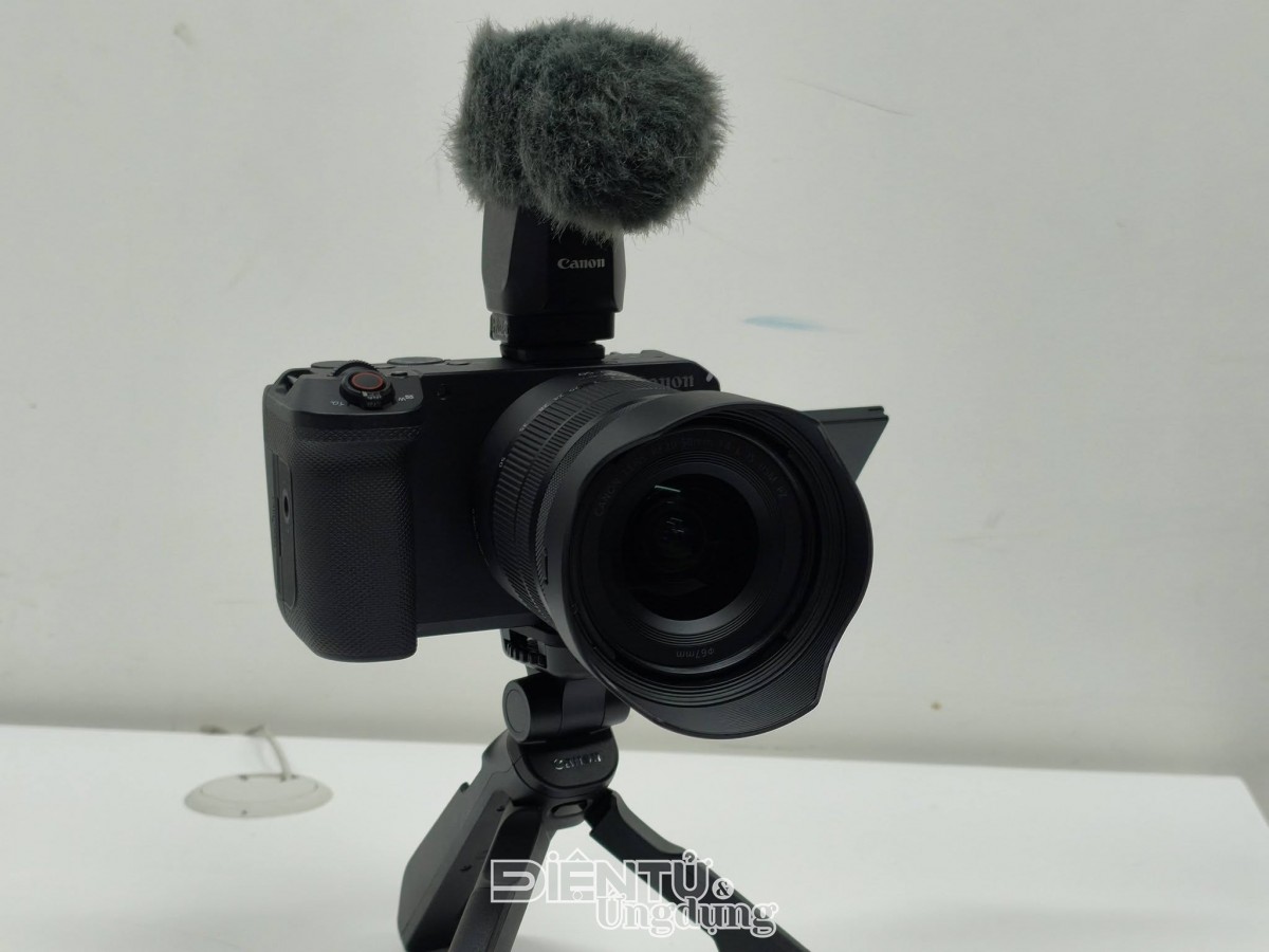 Canon ra mắt máy quay EOS R6 V & ống kính Power Zoom dòng L