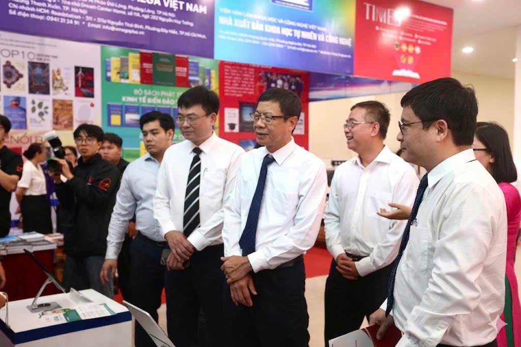 Triển lãm sách khoa học và công nghệ 2026 lan tỏa tri thức kiến tạo quốc gia số - Ảnh 1.