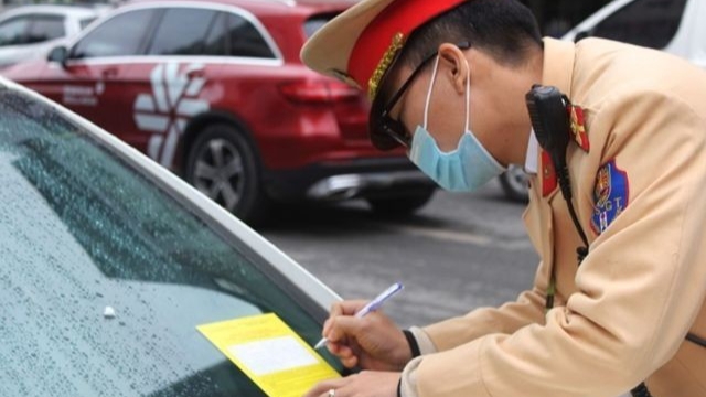 Đề xuất phạt tới 14 triệu đồng với xe cá nhân chở khách thu tiền trái phép