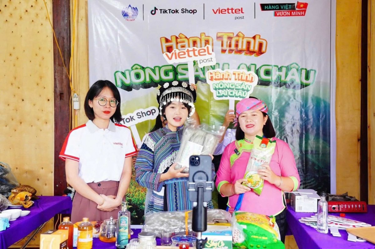 Sản phẩm OCOP Bình Lư tham gia TikTok Shop trong chương trình địa phương vươn mình hỗ trợ hàng Việt