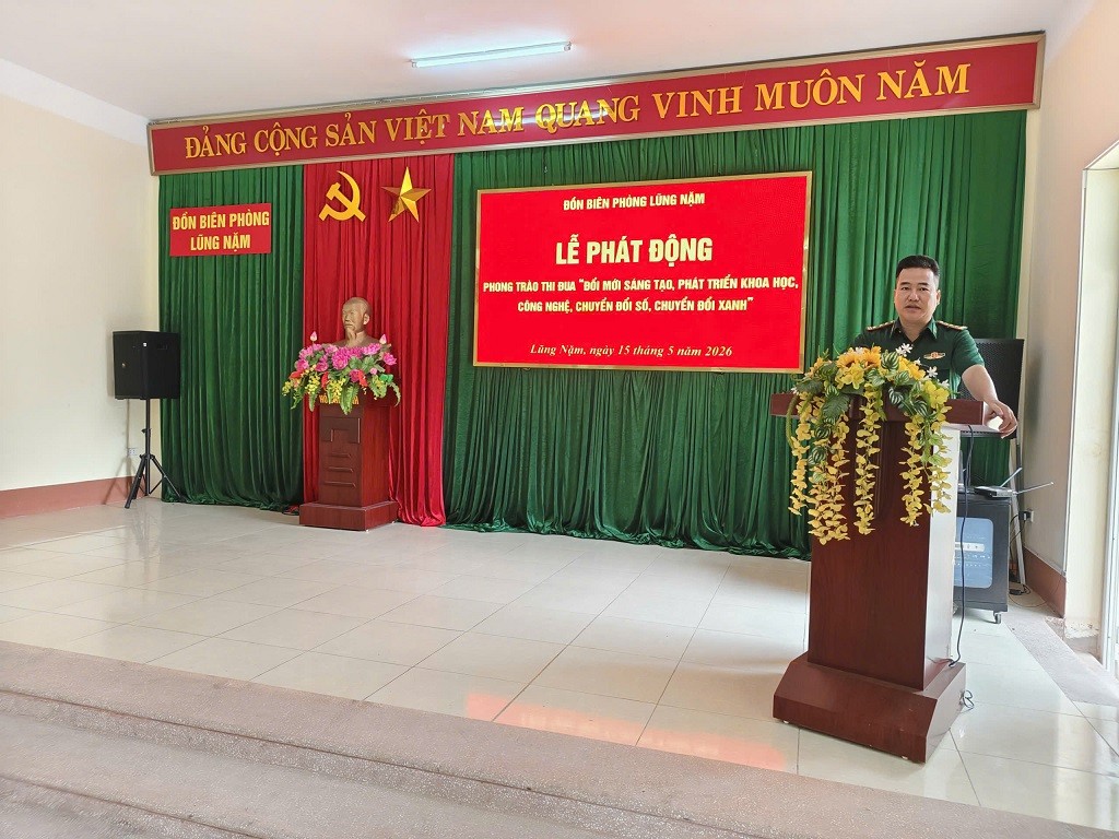 Thượng tá Ngô Quốc Tụng, Đồn trưởng Đồn Biên phòng Lũng Nặm phát biểu tại lễ phát động phong trào thi đua đổi mới sáng tạo, chuyển đổi số và chuyển đổi xanh ngày 15/5. Thượng tá Ngô Quốc Tụng, Đồn trưởng Đồn Biên phòng Lũng Nặm phát biểu tại lễ phát động phong trào thi đua đổi mới sáng tạo, chuyển đổi số và chuyển đổi xanh ngày 15/5.