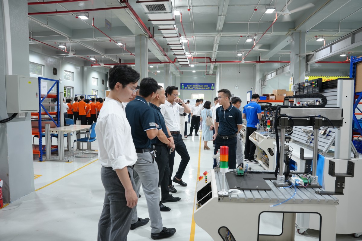 ETEK phối hợp Trường Cao đẳng Công nghệ Hà Tĩnh đào tạo sinh viên Cơ điện tử tại doanh nghiệp