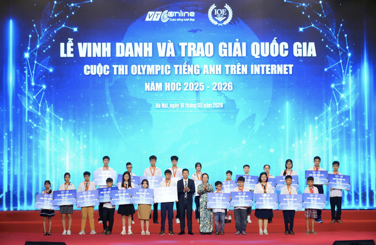 IOE vinh danh học sinh xuất sắc, thúc đẩy chuyển đổi số giáo dục IOE vinh danh học sinh xuất sắc, thúc đẩy chuyển đổi số giáo dục