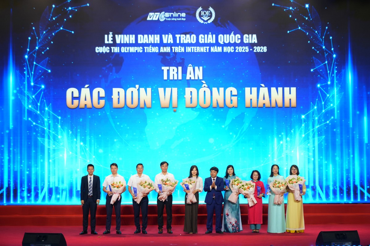 IOE vinh danh học sinh xuất sắc, thúc đẩy chuyển đổi số giáo dục IOE vinh danh học sinh xuất sắc, thúc đẩy chuyển đổi số giáo dục